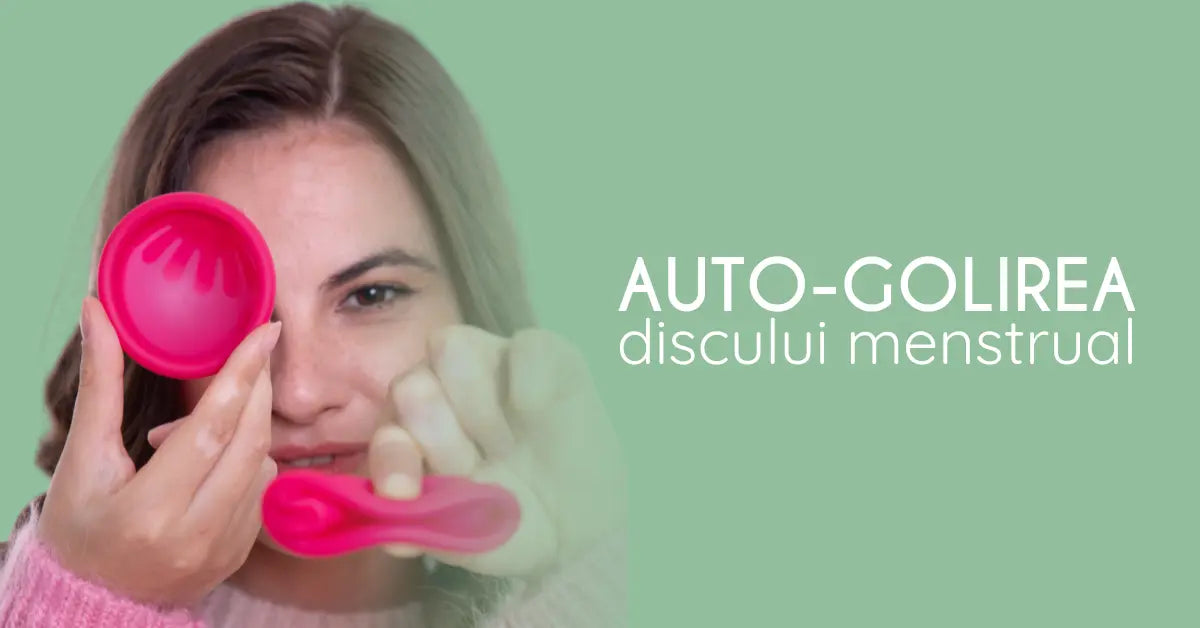 Femeie explicând cum funcționează auto-golirea discului menstrual Femi.Eko® – soluție practică și igienică.